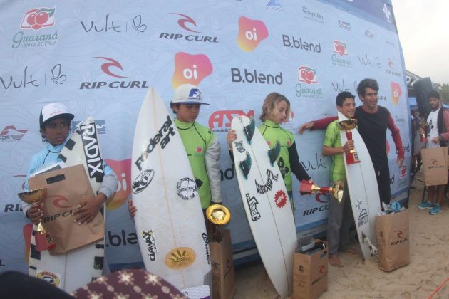 Pódio Masculino sub12 Circuito Medina ASM 2016, Maresias, São Sebastião. Foto: Sebastian Rojas.