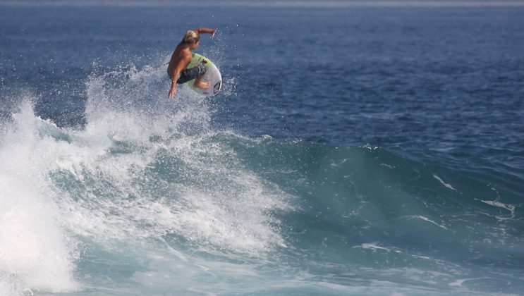 Leo Casal, Lakey Peak, Indonésia. Foto: Divulgação Hang Loose.