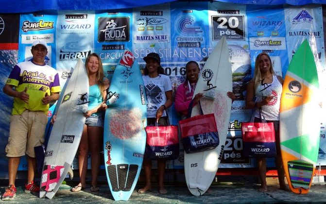 Pódio Feminino Sebastianense de Surf, praia da Baleia, São Sebastião. Foto: Waltinho Adil.