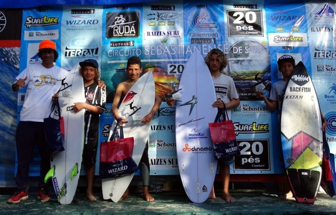 Pódio Iniciantes Sebastianense de Surf, praia da Baleia, São Sebastião. Foto: Waltinho Adil.