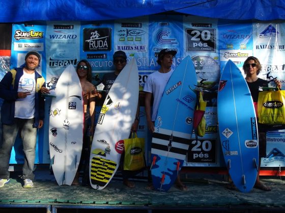 Pódio Junior Sebastianense de Surf, praia da Baleia, São Sebastião. Foto: Waltinho Adil.