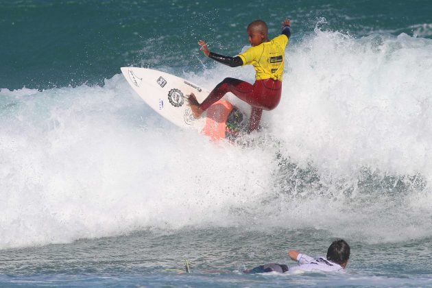 Sanny Pires Surf Solidário, Geribá (RJ). Foto: Jorge Porto.