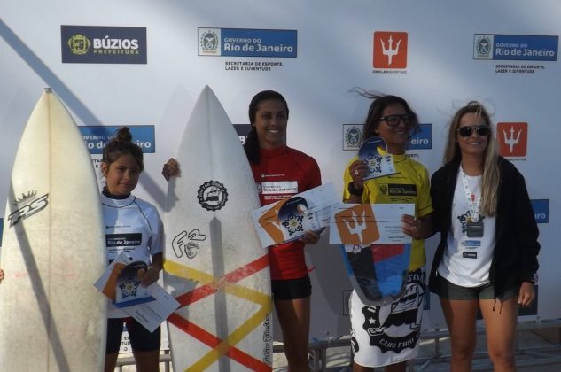 Pódio Feminino Surf Solidário, Geribá (RJ). Foto: Jorge Porto.