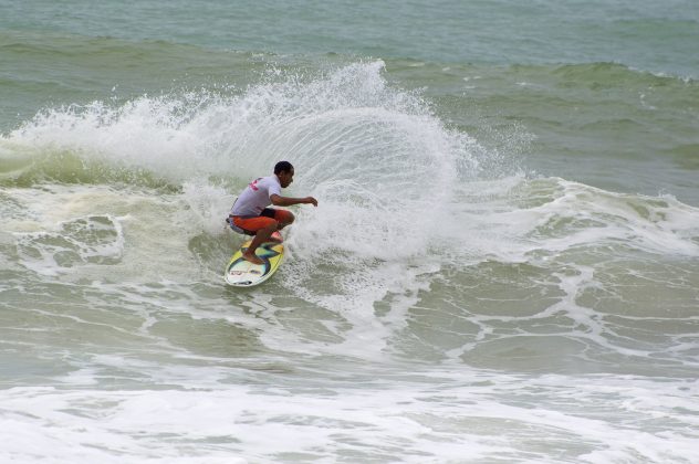 Fábio Silva (CE) na abertura do CBSurf Master em Maracaípe, Ipojuca (PE)  . Foto: Lucas Lopes .