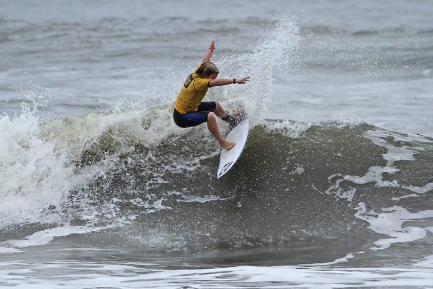 Leo Casal Hang Loose Surf Attack, Quebra-Mar, Santos. Foto: Adriana Berlinck.