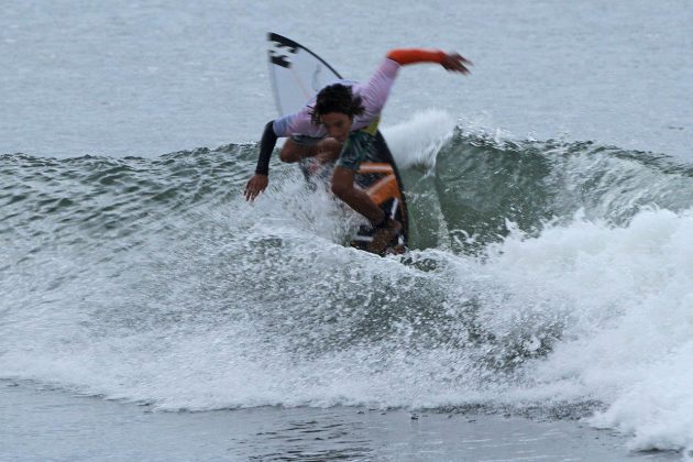 Lucas Vicente Hang Loose Surf Attack, Quebra-Mar, Santos. Foto: Adriana Berlinck.