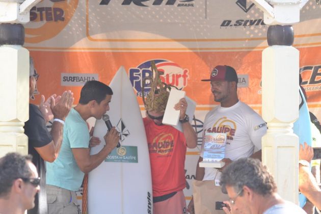 Roni Ronaldo e Jojó de Olivença CBSurf, Brasileiro Master, Costa do Sauípe (BA). Foto: Jorginho Sauípe.