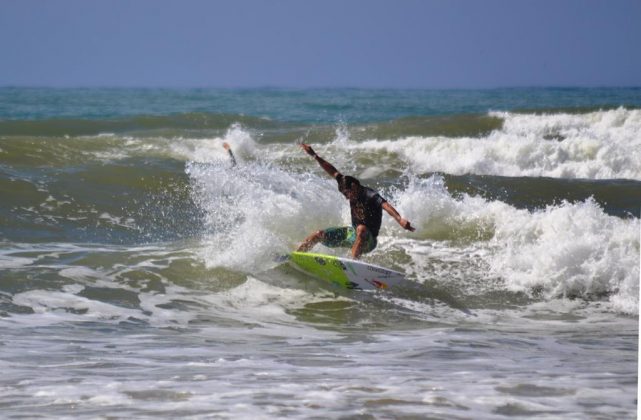 Carlos Burle, CBSurf Brasileiro Master 2016, Costa do Sauípe (BA). Foto: Clayton Reis.