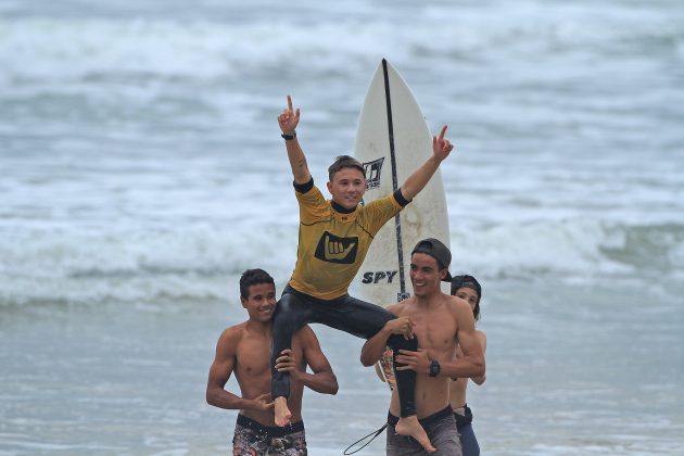 Kim Matheus Hang Loose Surf Attack, Pitangueiras, Guarujá. Foto: Adriana Berlinck.