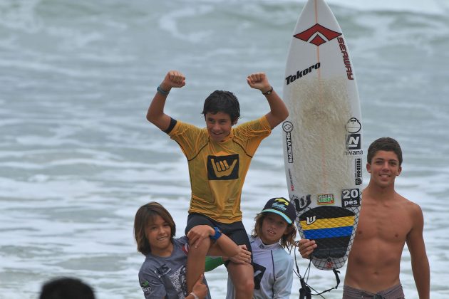 Diego Aguiar Hang Loose Surf Attack, Pitangueiras, Guarujá. Foto: Adriana Berlinck.