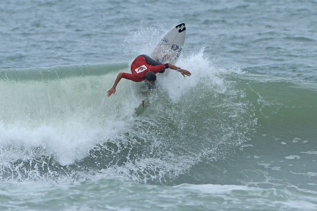 Eduardo Motta Hang Loose Surf Attack, Pitangueiras, Guarujá. Foto: Adriana Berlinck.