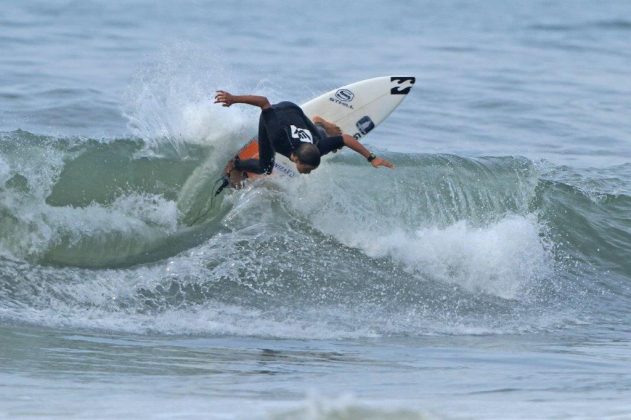 Eduardo Motta Segunda etapa do Hang Loose Surf Attack, Pitangueiras, Guarujá. Foto: Adriana Berlinck.