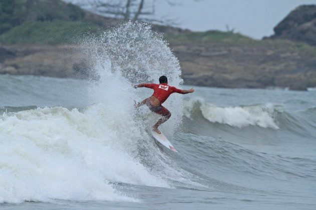 Guilherme Vilas Segunda etapa do Hang Loose Surf Attack, Pitangueiras, Guarujá. Foto: Adriana Berlinck.