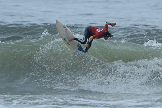 Vinicius Parra Segunda etapa do Hang Loose Surf Attack, Pitangueiras, Guarujá. Foto: Adriana Berlinck.