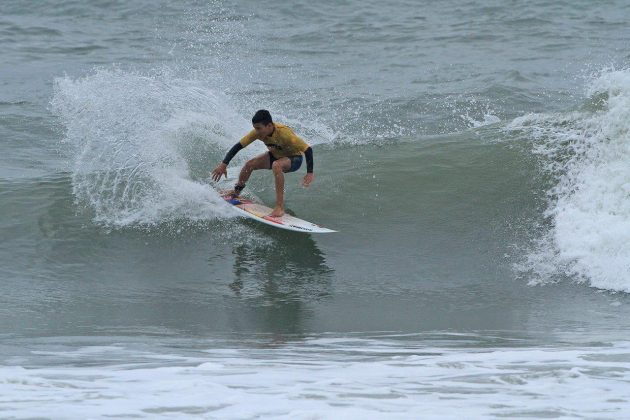 Caio Costa Hang Loose Surf Attack, Pitangueiras, Guarujá. Foto: Adriana Berlinck.