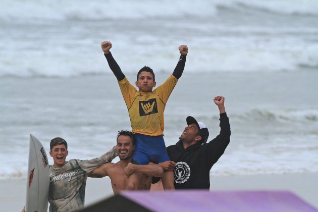 Caio Costa Hang Loose Surf Attack, Pitangueiras, Guarujá. Foto: Adriana Berlinck.