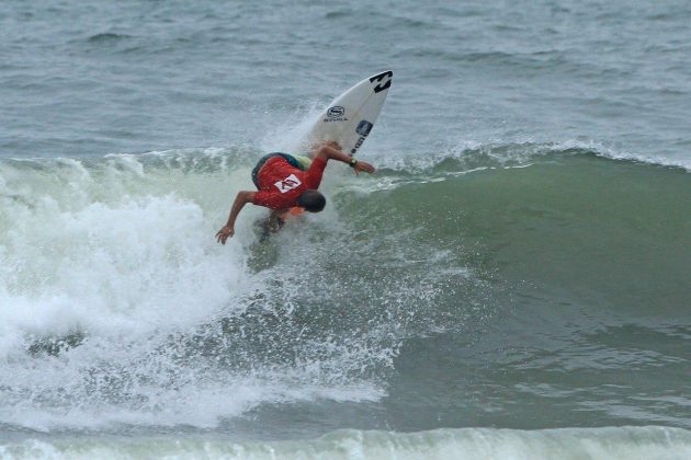 Eduardo Motta Hang Loose Surf Attack, Pitangueiras, Guarujá. Foto: Adriana Berlinck.