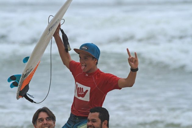 Eduardo Motta Hang Loose Surf Attack, Pitangueiras, Guarujá. Foto: Adriana Berlinck.