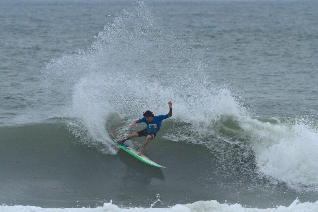 Theo Fresia Hang Loose Surf Attack, Pitangueiras, Guarujá. Foto: Adriana Berlinck.