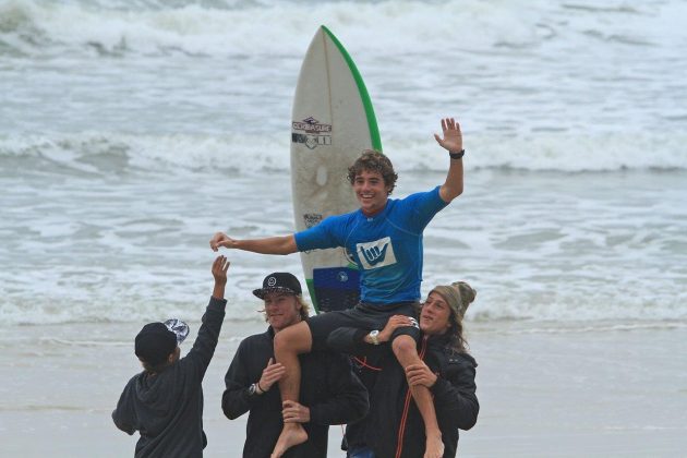 Theo Fresia Hang Loose Surf Attack, Pitangueiras, Guarujá. Foto: Adriana Berlinck.