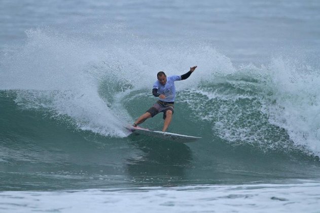 Raoni Monteiro Maresia Paulista de Surf Profissional, segunda etapa, Maresias, São Sebastião. Foto: Adriana Berlinck.