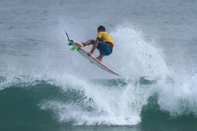 Junior Lagosta, Segunda etapa do Maresia Paulista de Surf Profissional 2016, Maresias, São Sebastião (SP). Foto: Thais Serra.