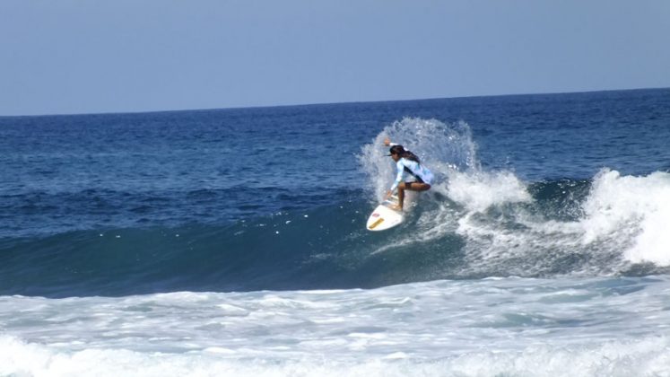 Carol Bonelli, VISSLA ISA World Junior Surfing Championship em Açores, Portugal. Foto: Gabriel Macedo.