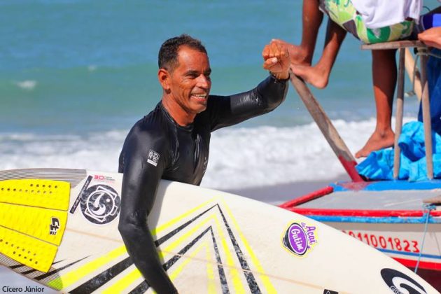 Fábio Silva Setembro Surf, pico do Pontão, Praia do Iguape (CE). Foto: Redação Waves.