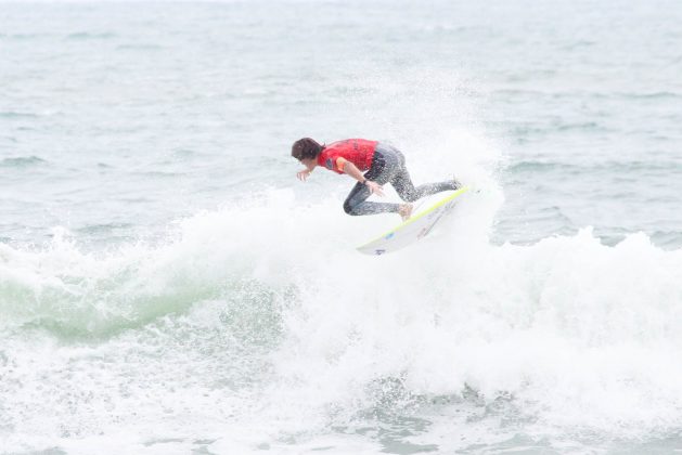 Herbert Moreno Rip Curl Guarujaense, Praia do Tombo, Guarujá. Foto: João Carvalho.