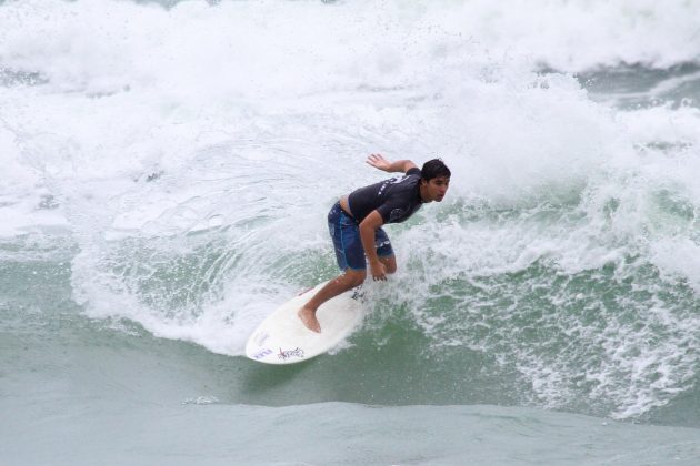 Matheus Mariano Rip Curl Guarujaense, Praia do Tombo, Guarujá. Foto: João Carvalho.