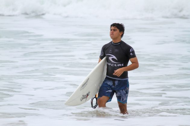 Matheus Mariano Rip Curl Guarujaense, Praia do Tombo, Guarujá. Foto: João Carvalho.