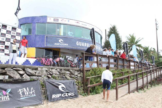 Palanque Rip Curl Guarujaense, Praia do Tombo, Guarujá. Foto: João Carvalho.