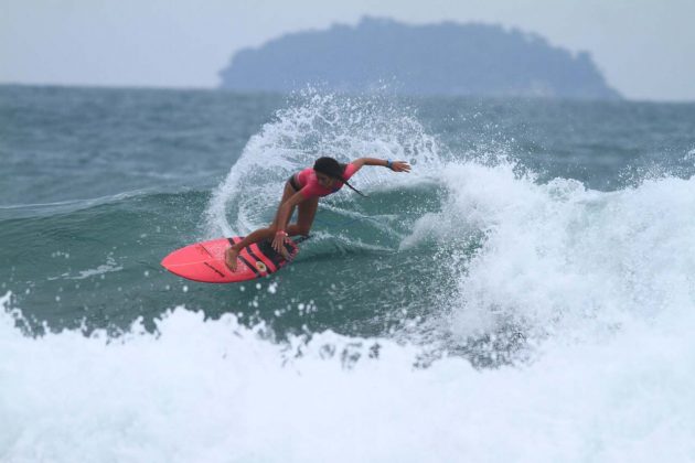 Campeonato Brasileiro Wizard Surf Feminino, Praia de Itamambuca, Ubatuba. Foto: Aleko Stergiou.