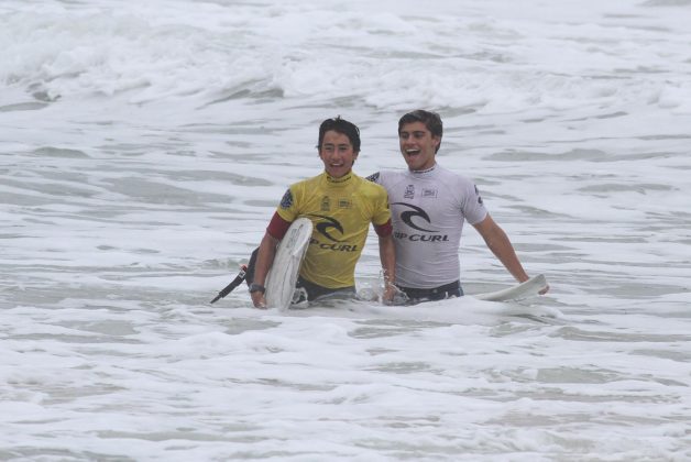 Luan Hanada Rip Curl Guarujaense, Praia do Tombo, Guarujá. Foto: João Carvalho.