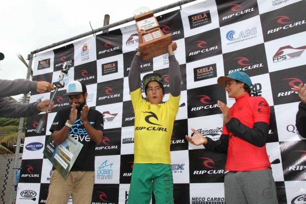 Luan Hanada Rip Curl Guarujaense, Praia do Tombo, Guarujá. Foto: João Carvalho.