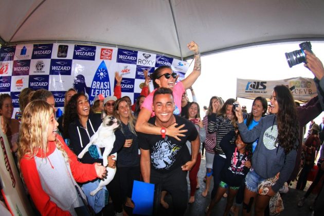  Campeonato Brasileiro Wizard Surf Feminino, Praia de Itamambuca, Ubatuba. Foto: Aleko Stergiou.