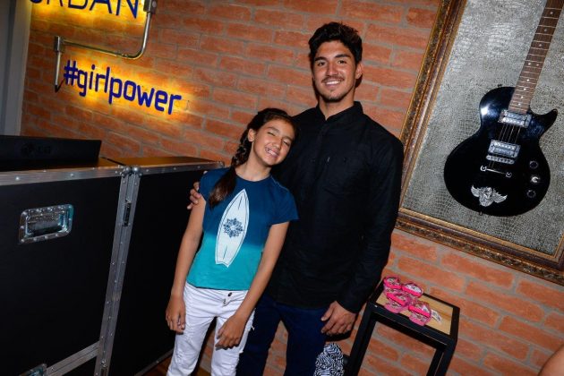 Gabriel e Sophia Medina durante o desfile da linha de roupas da caçula na Fashion Weekend Kids, principal evento de moda infantil, em São Paulo. . Foto: Divulgação.