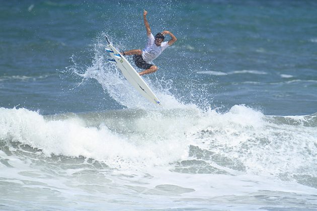 Luciano Brulher, Terceira etapa do Maresia Paulista de Surf Profissional 2016, Itamambuca, Ubatuba (SP). Foto: Renato Boulos.