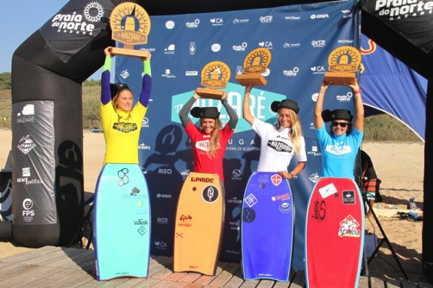 Pódio Feminino Nazaré Pro 2016, Praia de Nazaré, Portugal. Foto: Lima Jr. .