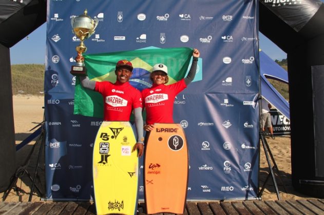 Isabela Sousa e Sócrates Santana, Nazaré Pro 2016, Praia de Nazaré, Portugal. Foto: Lima Jr. .