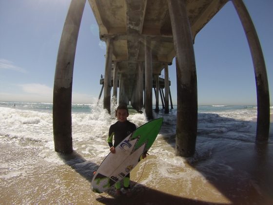 Ryan Coelho de baixo do Píer de Huntington Beach Califórnia. Foto: Alessandro Coelho.