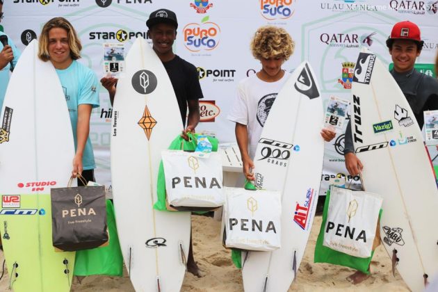 Pódio Mirim Segunda etapa, Circuito ASN, canto da pedra do Pampo, praia de Itacoatiara (RJ).  . Foto: Dunbar.