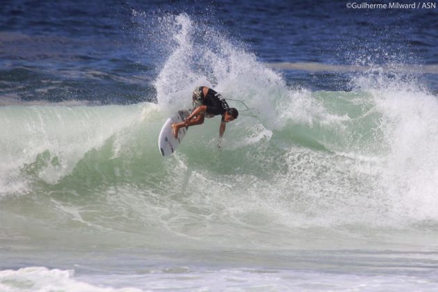 Gabriel Sampaio Segunda etapa, Circuito ASN, canto da pedra do Pampo, praia de Itacoatiara (RJ).  . Foto: Dunbar.