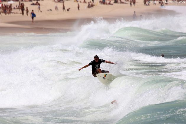 Victor Soares Segunda etapa, Circuito ASN, canto da pedra do Pampo, praia de Itacoatiara (RJ).  . Foto: Dunbar.