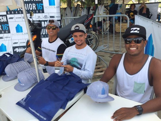 Sessão de autógrafos com Flávio Nakagima, Deivid Silva e Victor Bernardo Brasileiro Pro Junior, Peruíbe. Foto: Fábio Maradei.