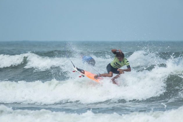 Samuel Pupo Brasileiro Pro Junior, Peruíbe. Foto: Robin Senour.