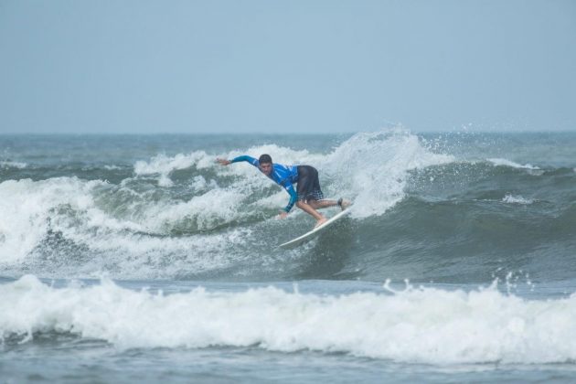 Théo Fresia Brasileiro Pro Junior, Peruíbe. Foto: Robin Senour.