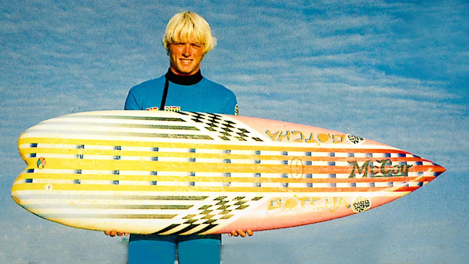 Cheyne Horan, um ícone do design, bate uma bolinha com a galera em Floripa durante o Hang Loose Pro Contest 1987.