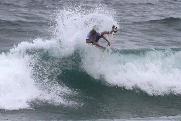 Nathan Kawani, Circuito Estadual Pós 14, Itaúna, Saquarema (RJ). Foto: Pedro Monteiro.