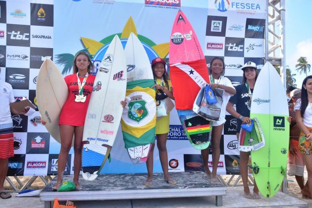 Pódio Sub 18 Feminina CBSurf Tour, praia do Francês, Marechal Deodoro, Alagoas. Foto: Raphael Lacerda .